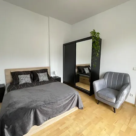 Living In 1 Apartment *