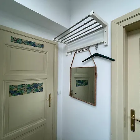 Apartment Living In 1 *